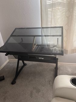 Drawing table with tilt and see through