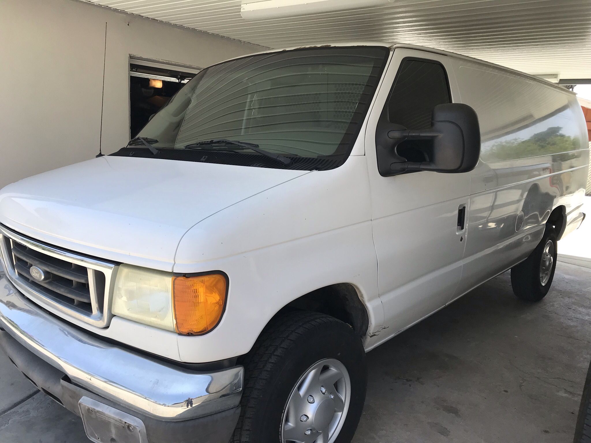 2005 Ford E-350