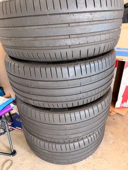 Used Pirelli P-Zero 255/40R21 Tires
