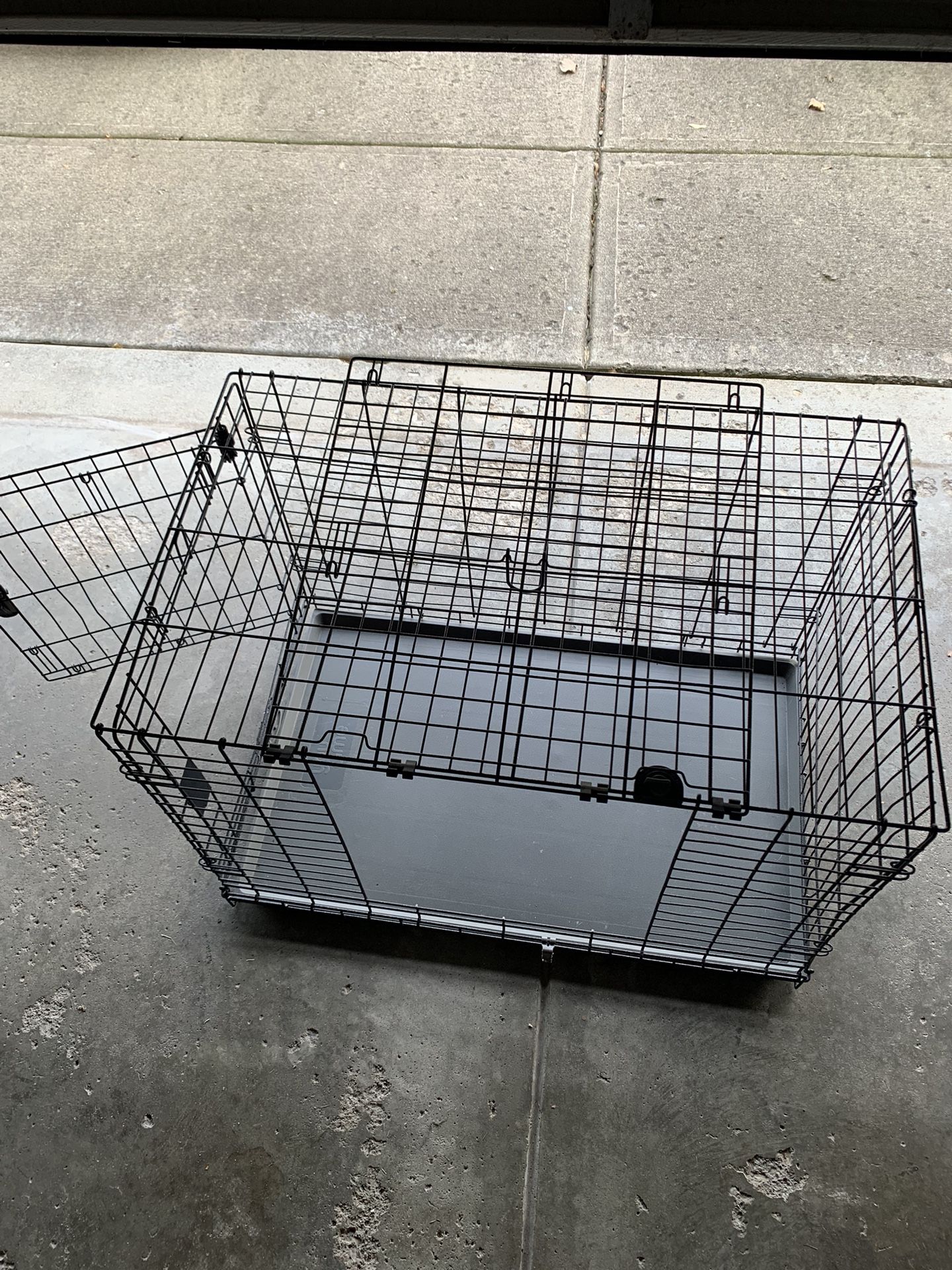 Dog crate double doors