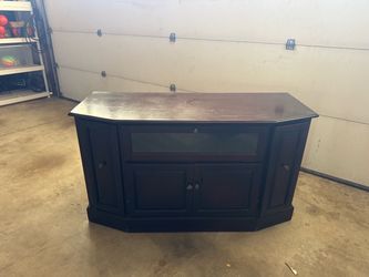 TV / Entertainment Center