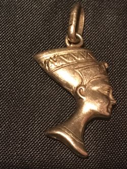 14k solid gold nice look Nefertiti pendant grams 1.9