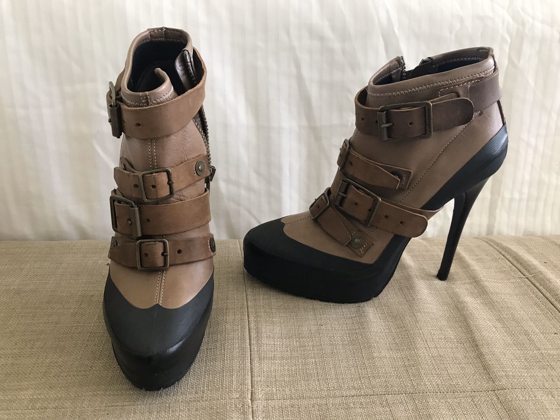 Burberry brown leather boots size 38.5 or US size 8