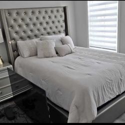 GREY 🩶🩶 LEATHER BED W/ TALL HEADBOARD 🩶🩶