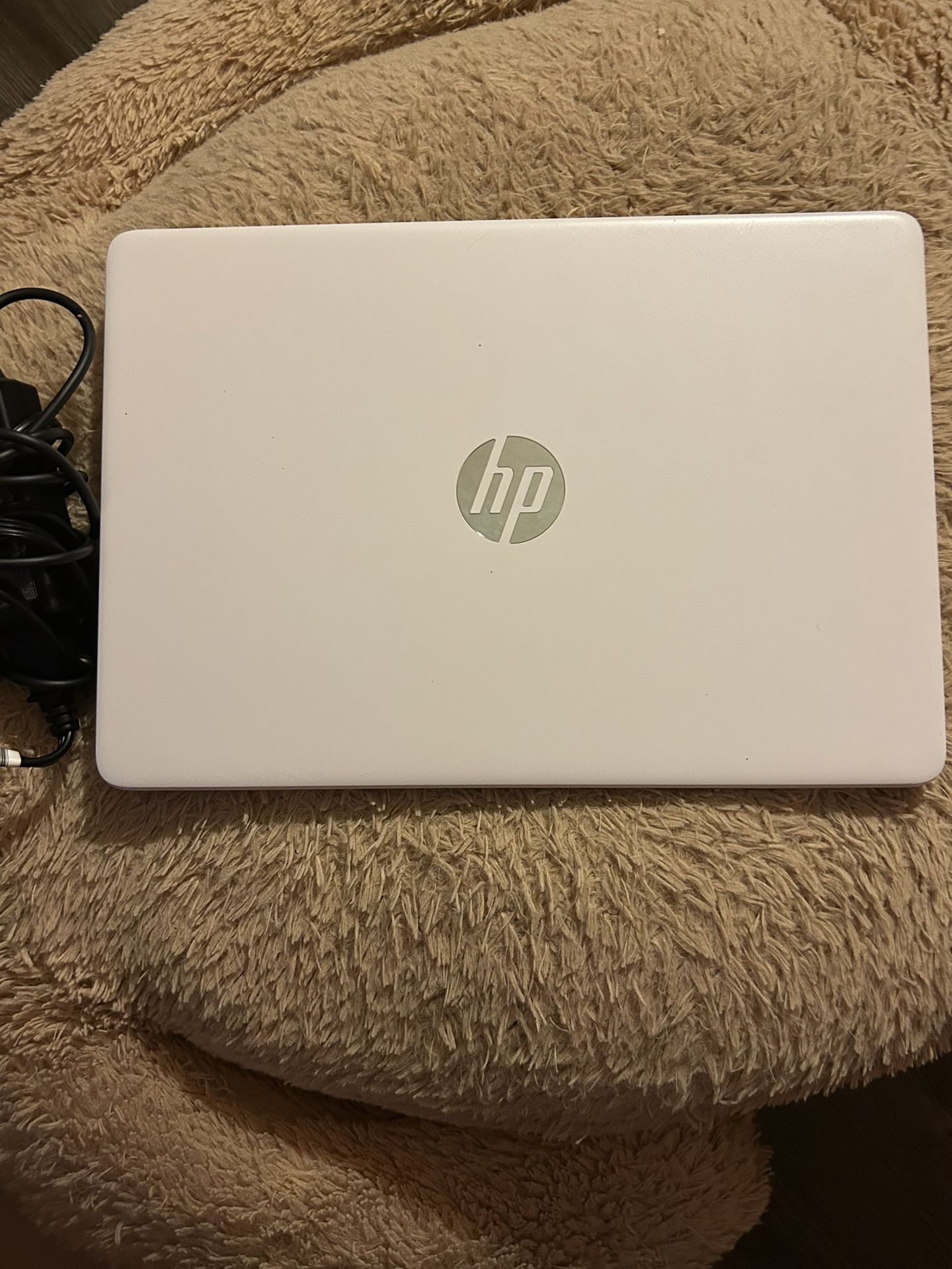 White hp Latptop
