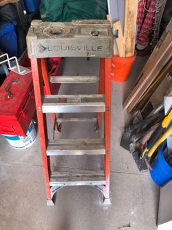 4 ft fiberglass step ladder