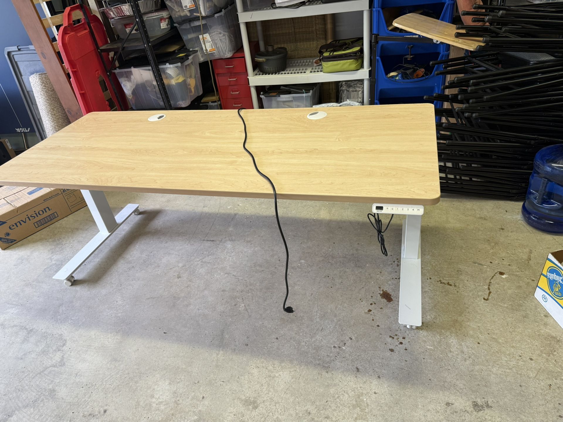 Uplift standing desk