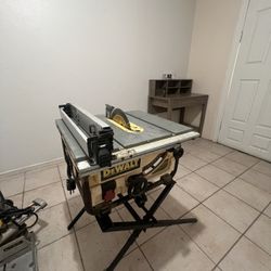 Dewalt table saw with stand, 10 inch, Good condition, Work perfectly 
