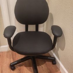 Usa Made Office Chair Steelcase Criterion Fully Loaded Like New Black On Black Commercial Grade Delivery Possible