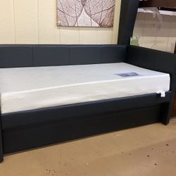 Twin daybed with trundle ( no mattress included 