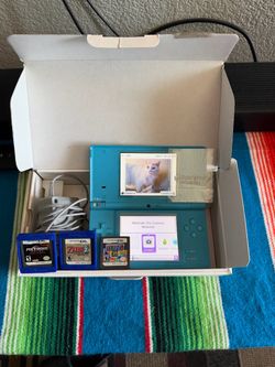 Nintendo DSi Light Blue Handheld Console Game System - with box and games
