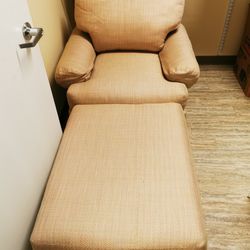 Oversized Chair With Ottoman