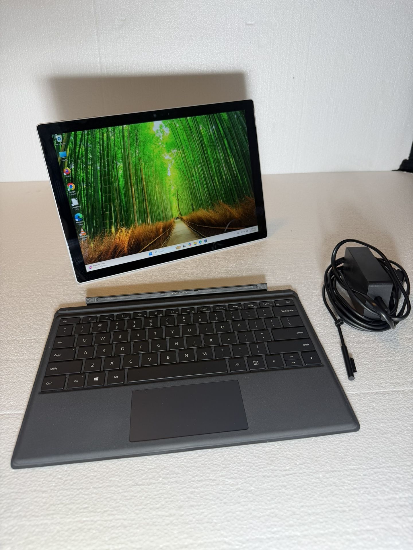 Microsoft Surface Pro 12.3 Inch Core I5 7 Gen Touchscreen