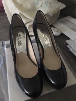 MICHEAL Kors Leather black heels size 7