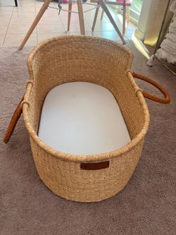 Design Dua Bilia Bassinet