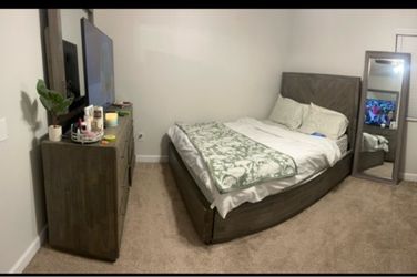 Queen Size Bedroom Set (Dresser, Bed Frame, Tall Mirror) u