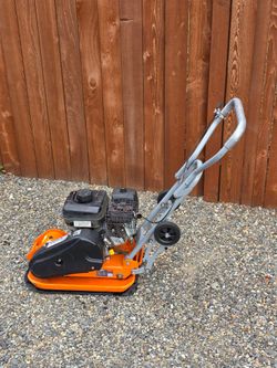 Yardmax 3000lb plate compactor