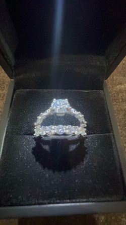 New Women’s Moissanite Ring Set, Size 7