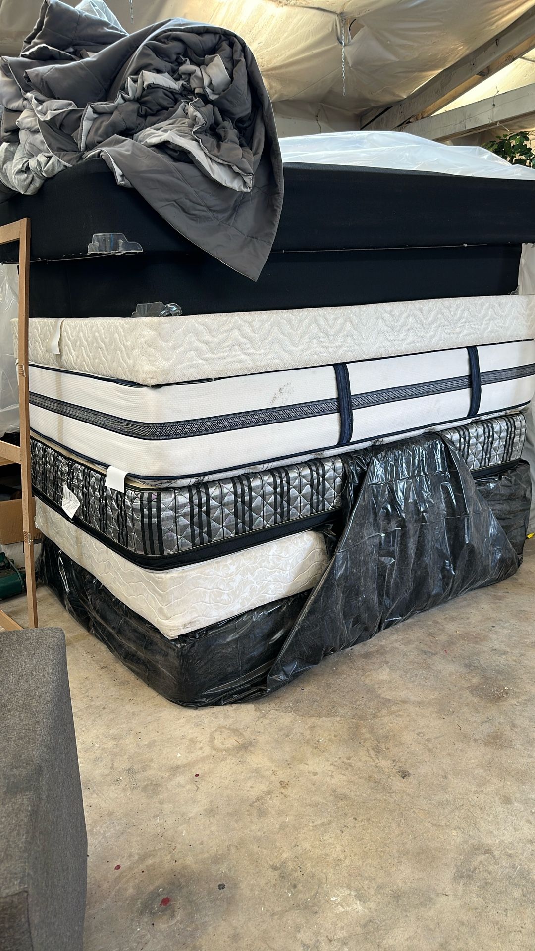 3 Queen Size Mattresses With Box Springs