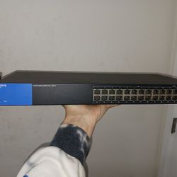 Linksys 26 Port Smart Gigabit Switch