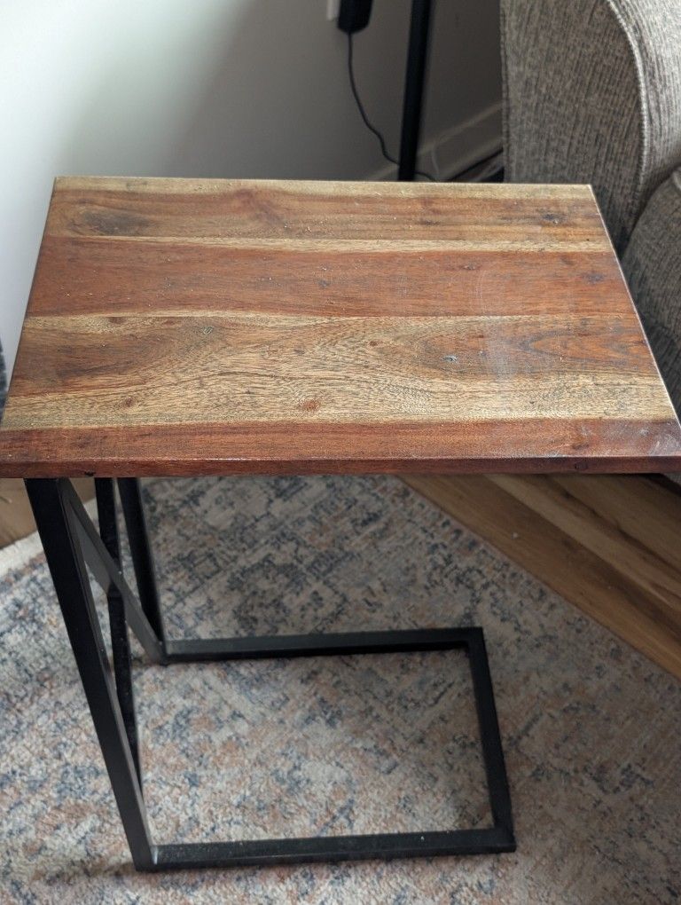 2 End tables