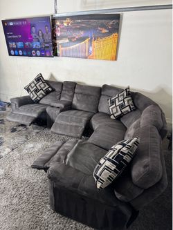 * Like new * Ashley furniture 6pc Modular gray electric reclining sectional ( Free Delivery )