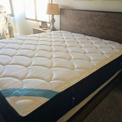 The DreamCloud Premier, Queen, Like New, Perfect Condition