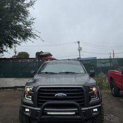 2015 Ford F-150 5.0l XLT Supercrew Cab Fx4