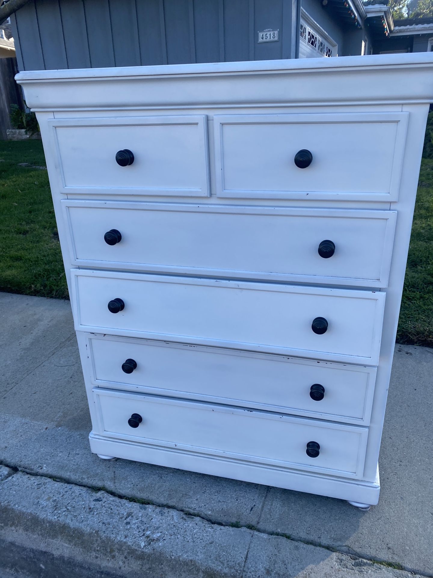 Dresser Free
