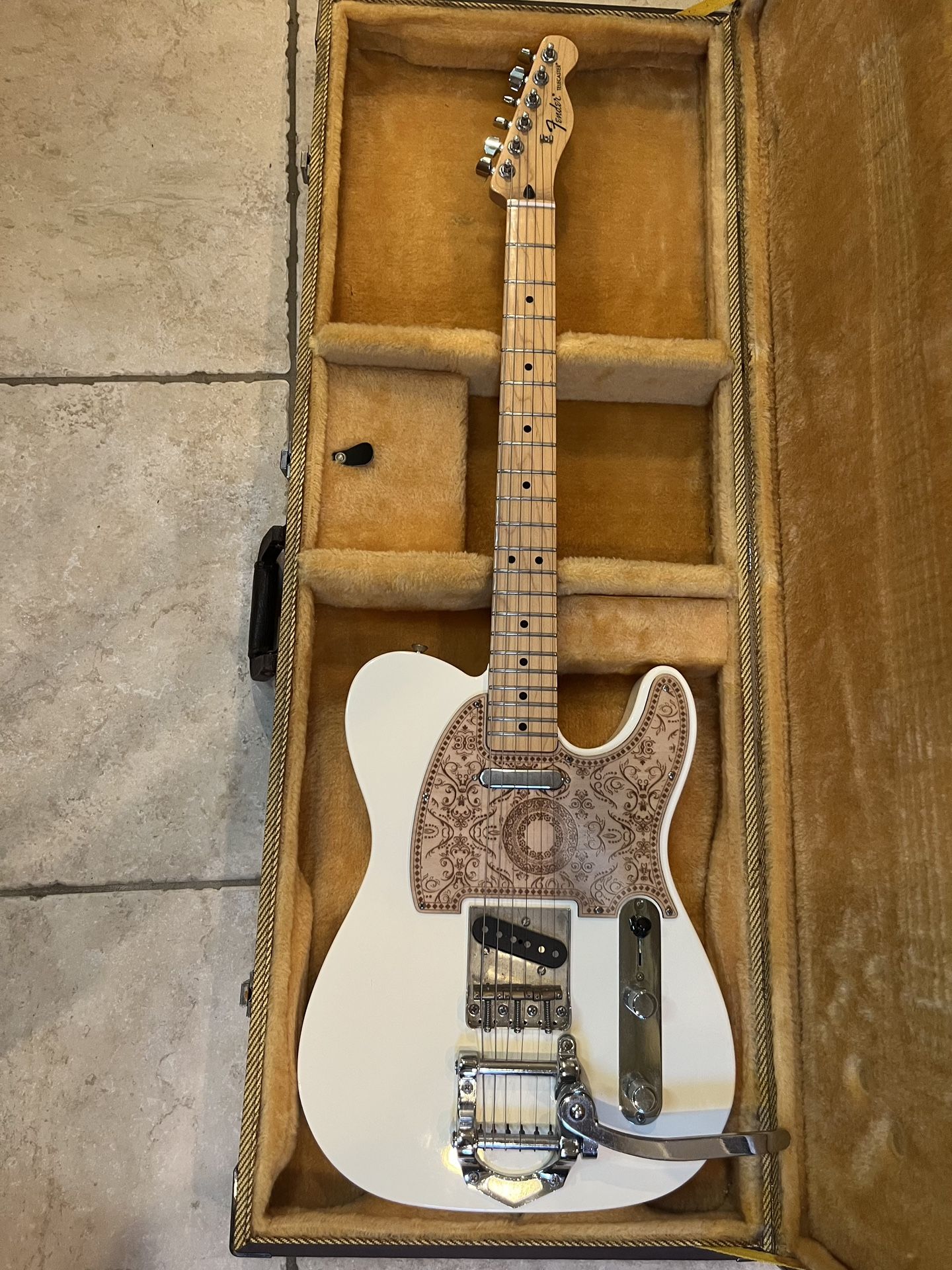 Fender MIM Telecaster (Mint/Upgraded) w/ Danelectro Vintage Tweed Hardshell Case