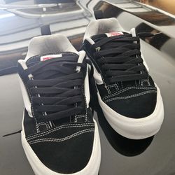 Vans Knu Skool Size 7M/8.5W