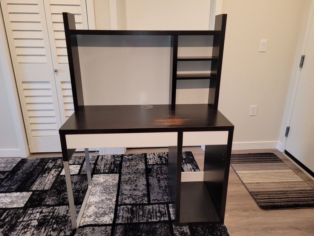Desk With Removable Hutch