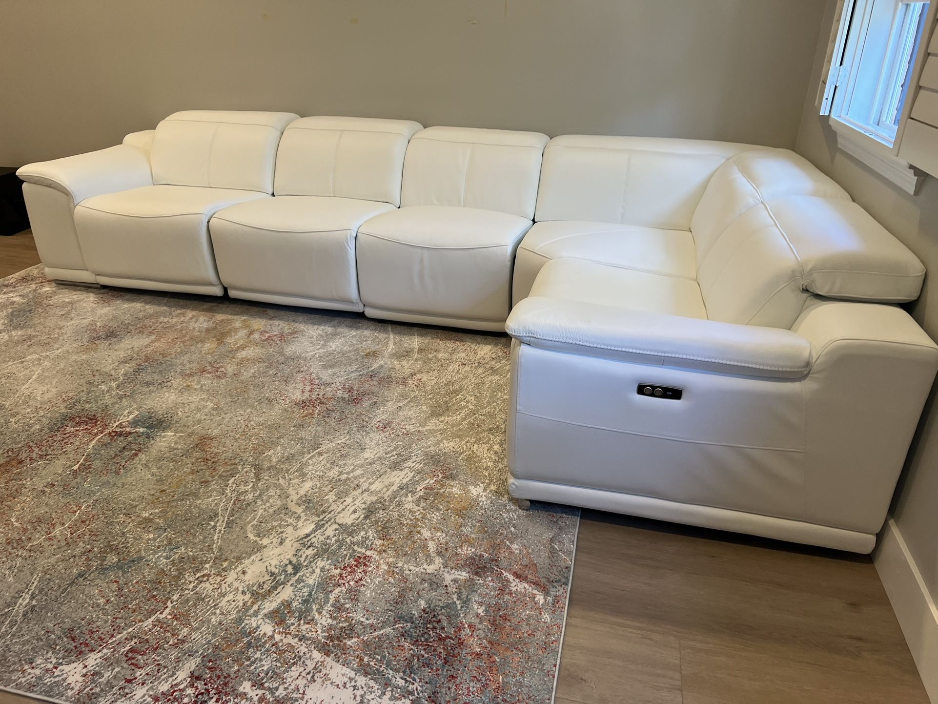New 5 Piece Reclining Sectional. Genuine Italian Leather. 72x48x75. Multiple Colors. Free Delivery!