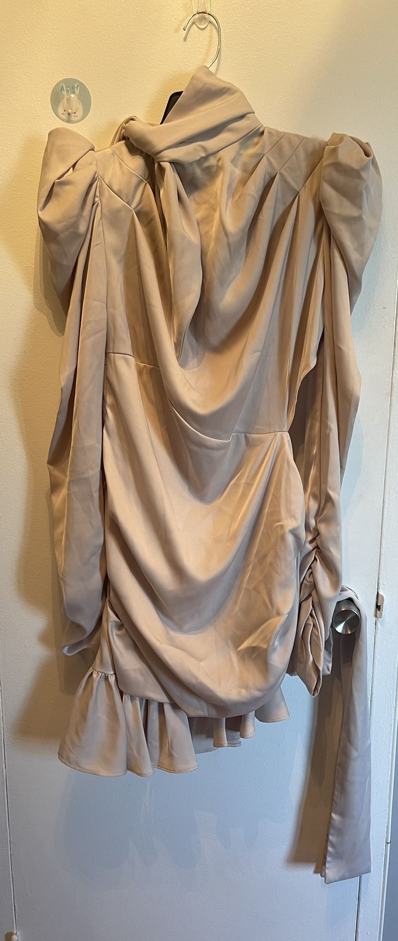 Very Original Gorgeous Ivory Asymmetrical Dress With Long Sleeves, Tie Around The Neck And Cut Out On The Side