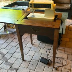 Singer Seeing Machine With Table 