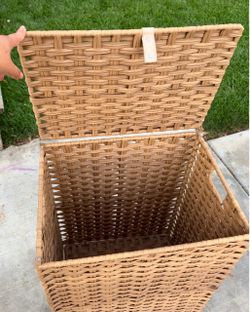 Woven Wicker Laundry Hamper with Lid