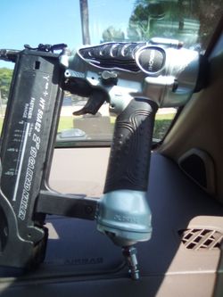Nail gun