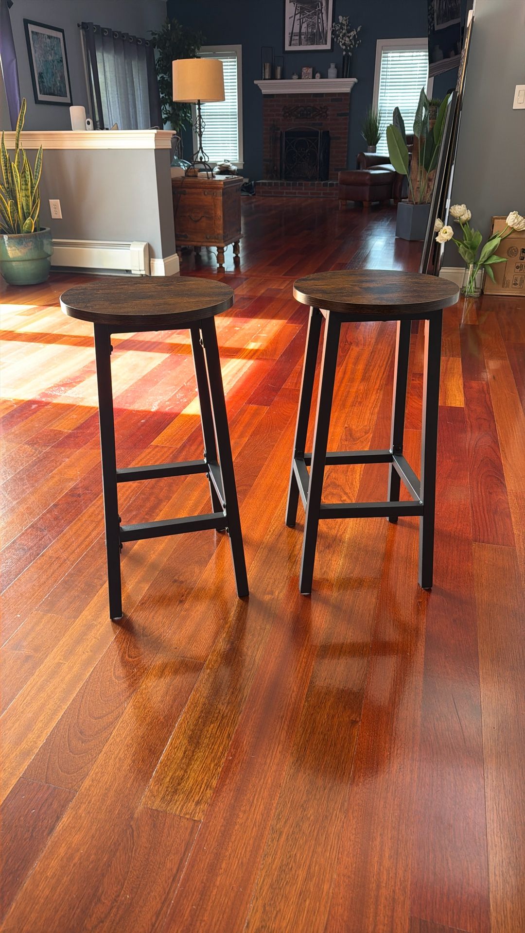 2 Kitchen Stools