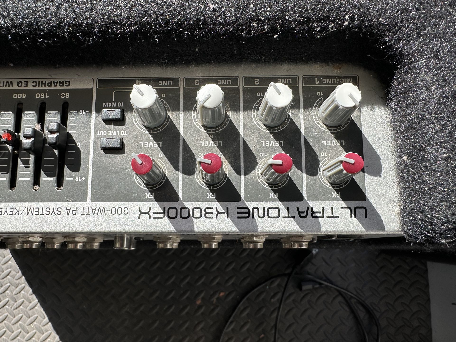 Behringer ULTRATONE K3000FX P/A. Keyboard Or Electric Drum Amp 15