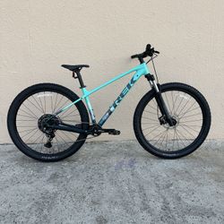 BRAND NEW Trek Marlin 6 Gen 3 Mountain Bike .