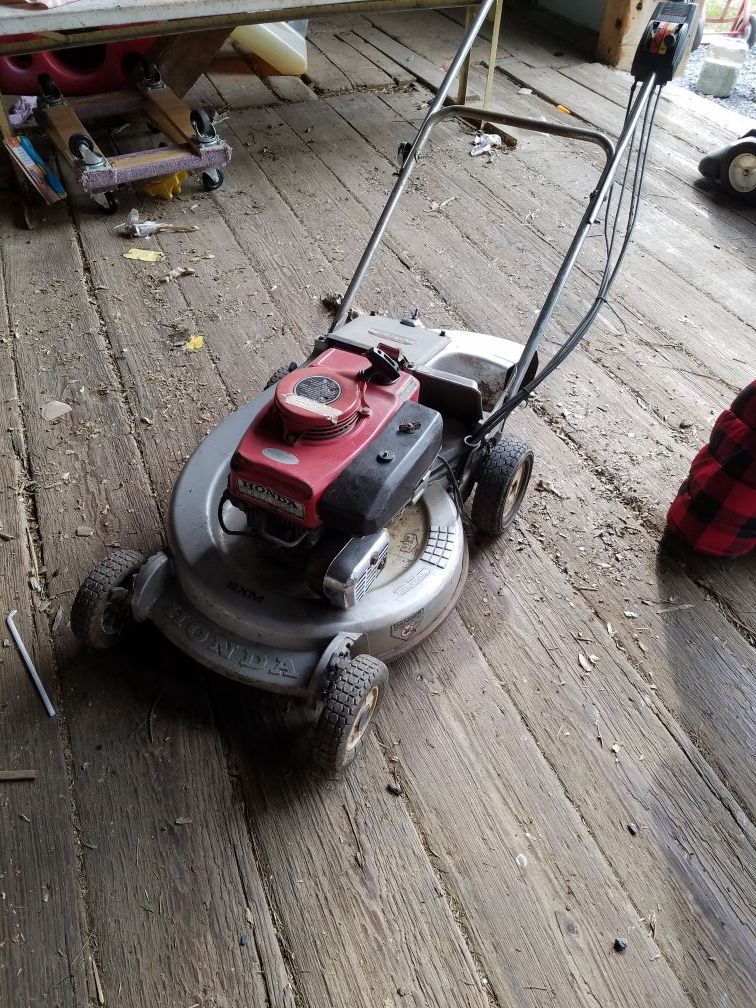 Honda harmony self propel lawn mower