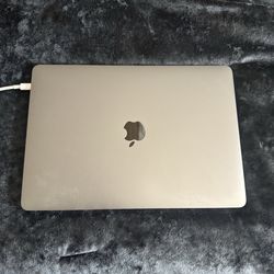 MacBook Pro 13” (2020) – Great Condition – Works Perfectly – Priced to Sell