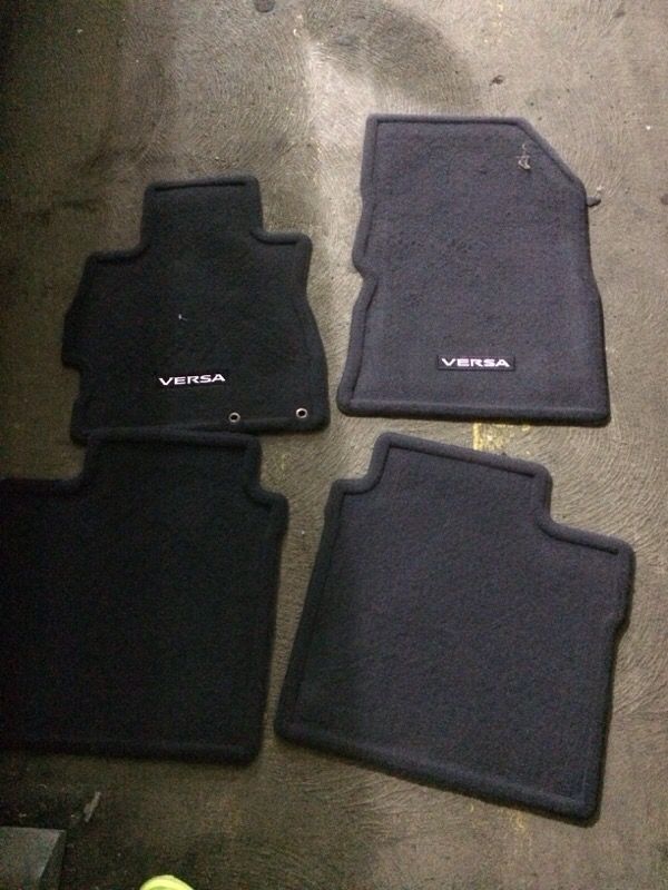 2016 Nissan Versa carpet mats