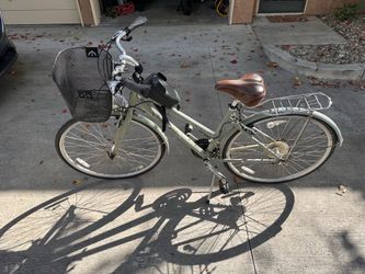 Woman’s Trek Allant Bicycle 24” tires, 28” frame, 21 speed
