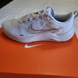 *NEW* Nike Downshifter 12 White Silver Size Women's 11 Men's 9.5 Sneakers Shoes
