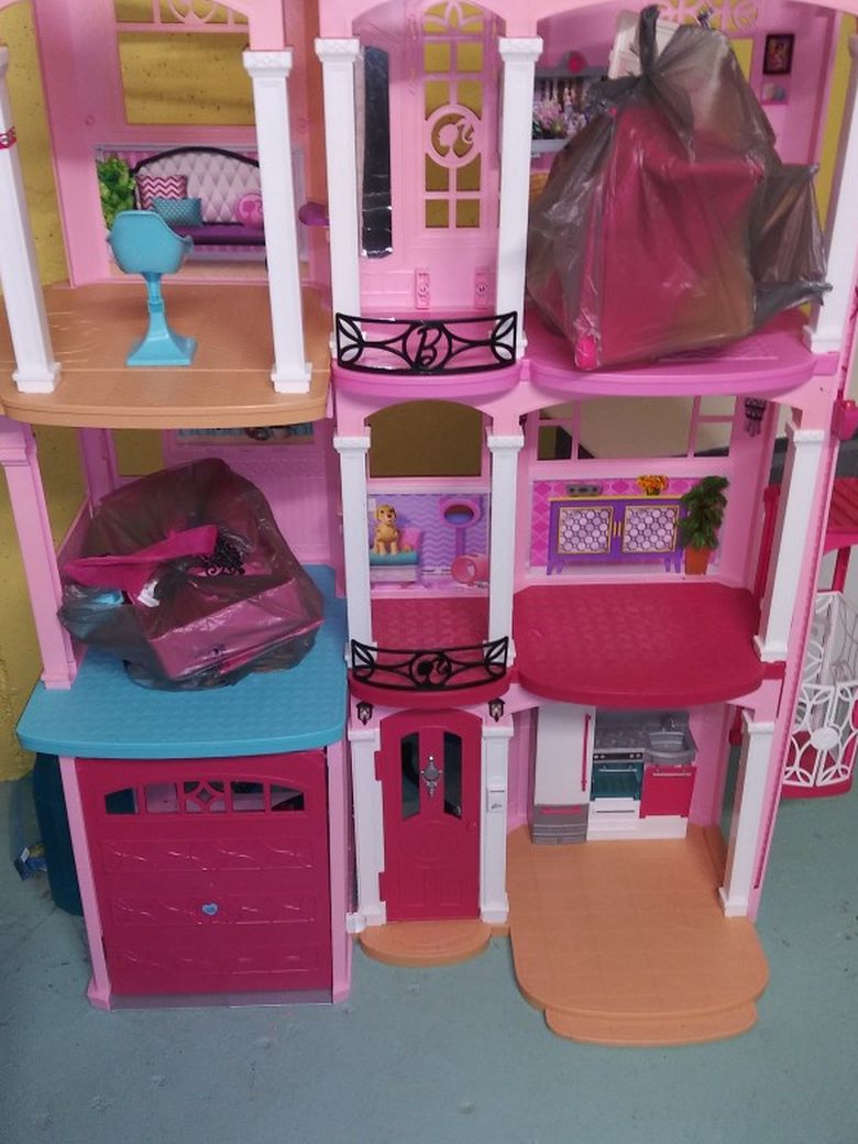 Barbie Dream House New Condition