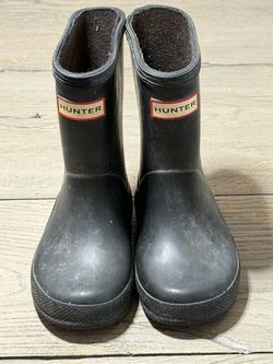 Preowned Hunter kids black classic rain boots toddler size US 7