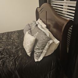 Sleigh Bed 