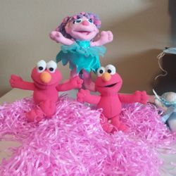 Abby  And 2 Elmos Stuffed Animals (FREE LOCAL PICK Up)