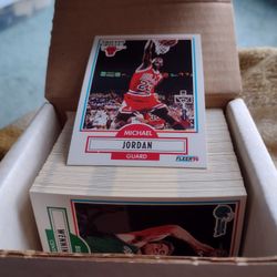 Basketball 1990-91 Fleer Basketball Set.  Cash Porch Pickup Redmond.